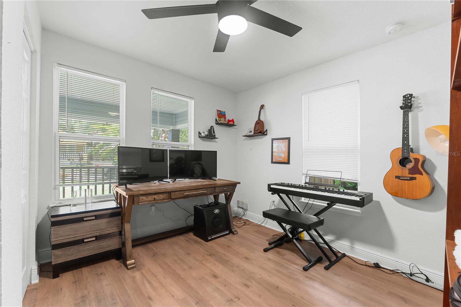210 E CLUSTER AVE