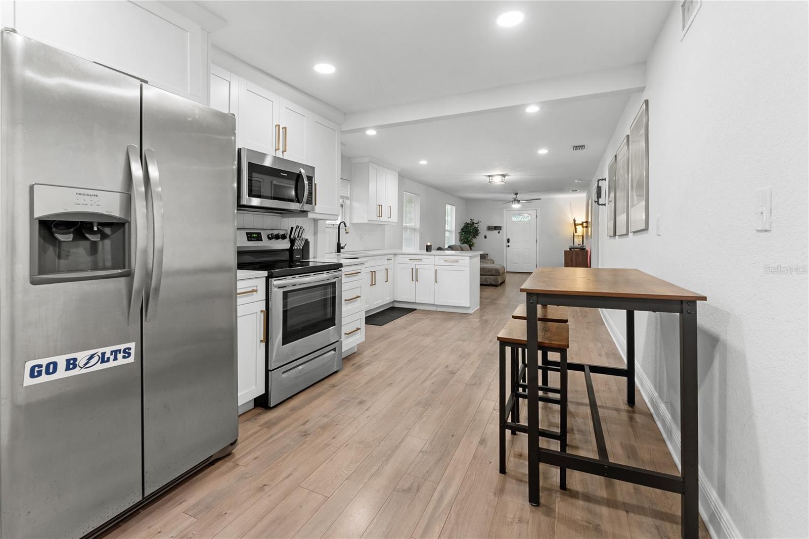 210 E CLUSTER AVE