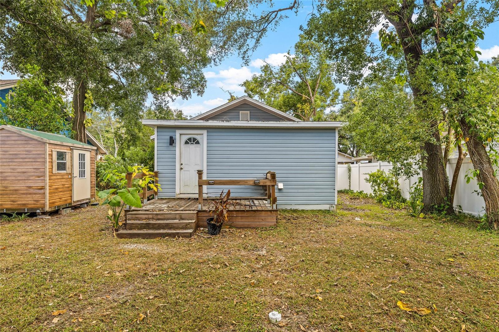 210 E CLUSTER AVE