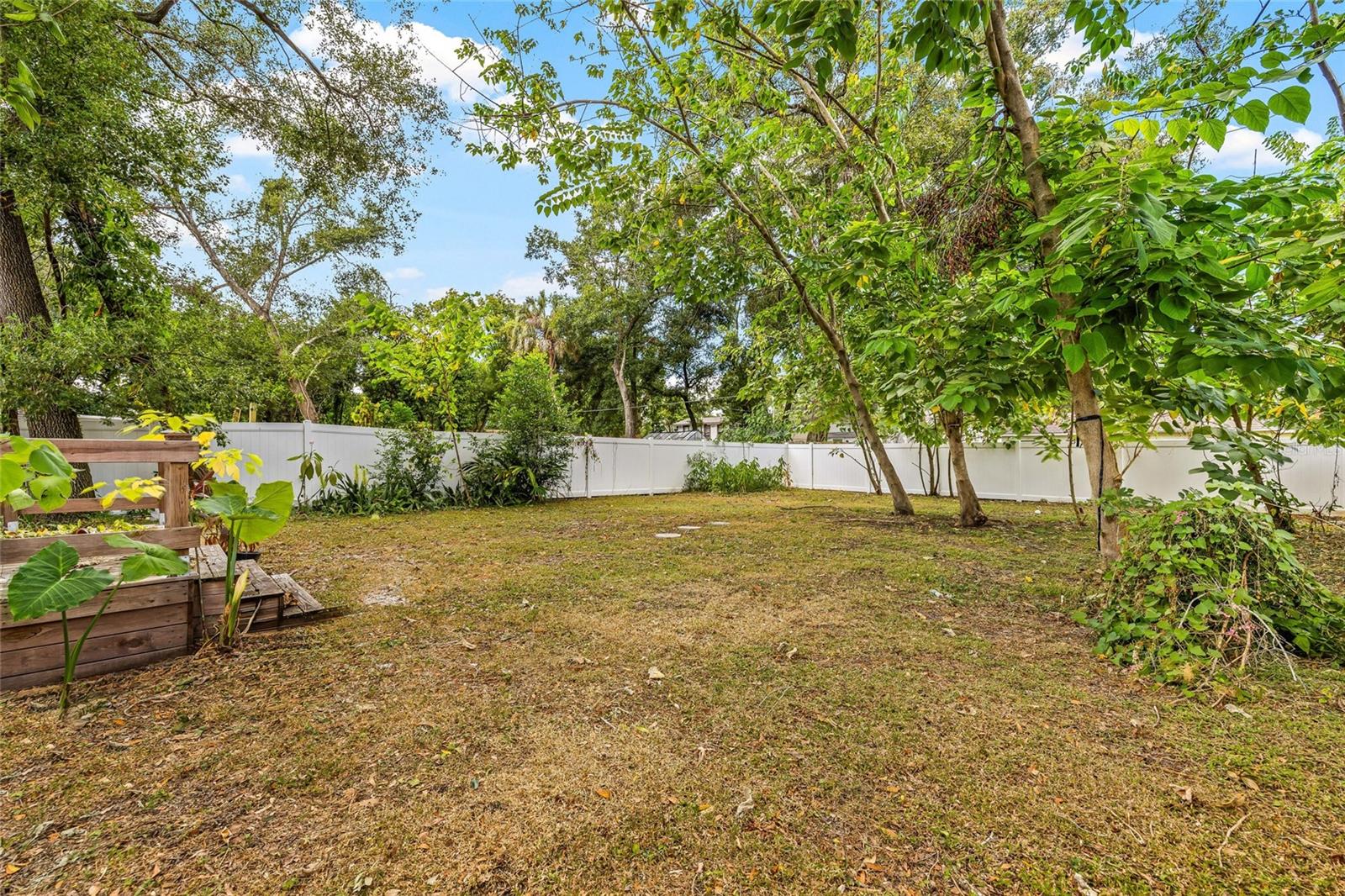 210 E CLUSTER AVE