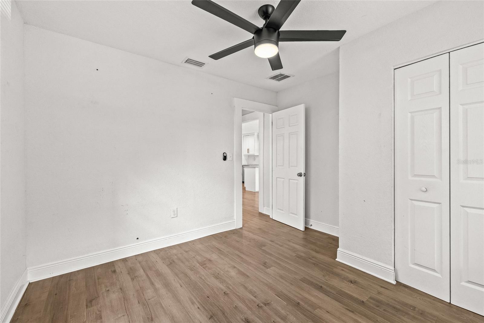 210 E CLUSTER AVE
