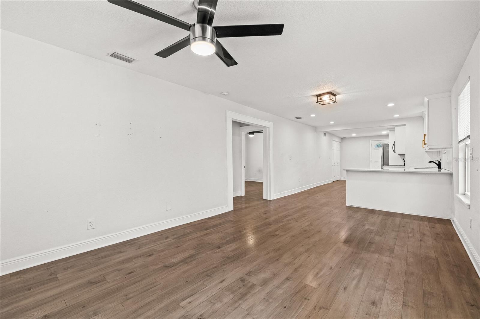 210 E CLUSTER AVE