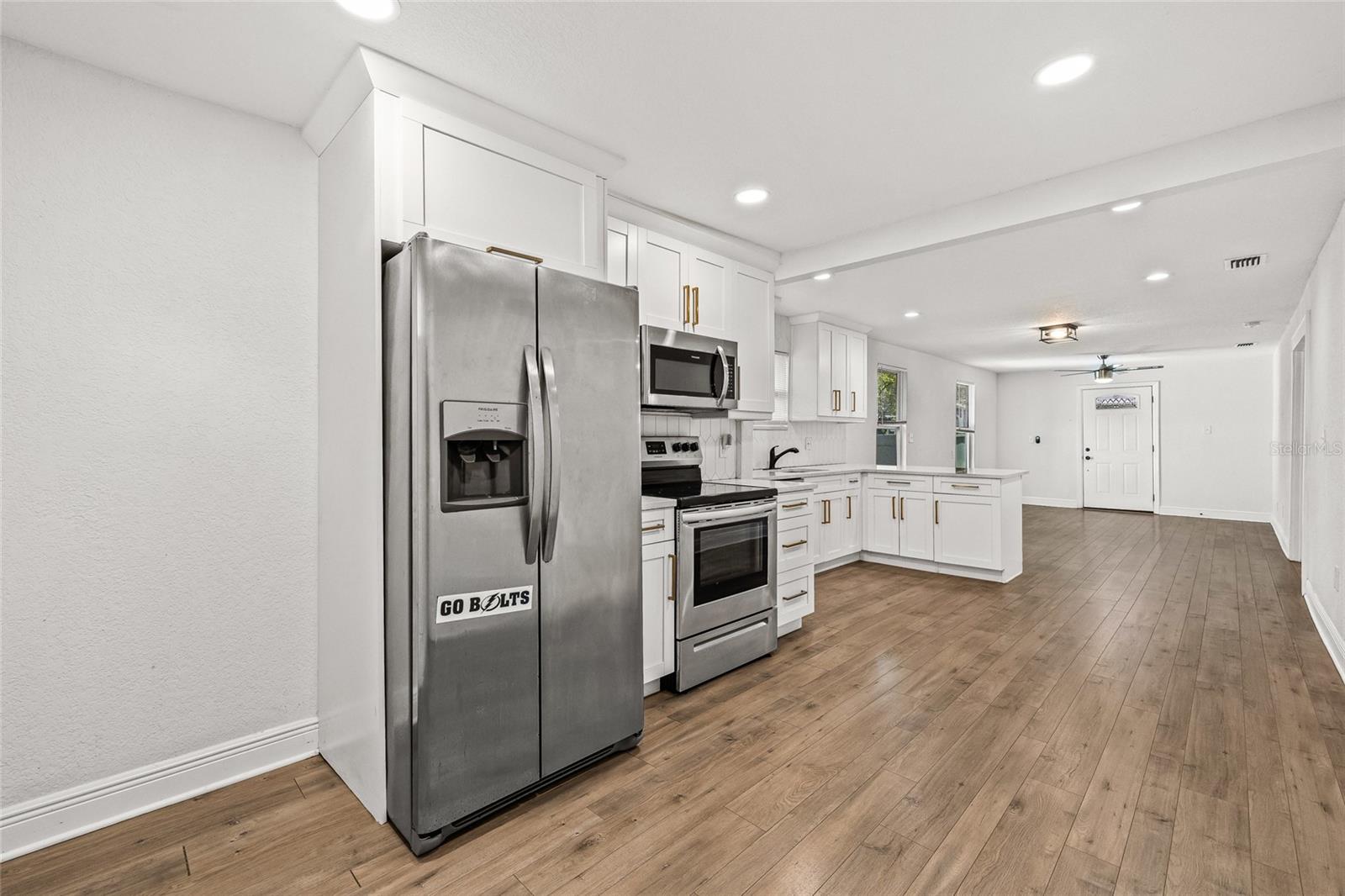 210 E CLUSTER AVE