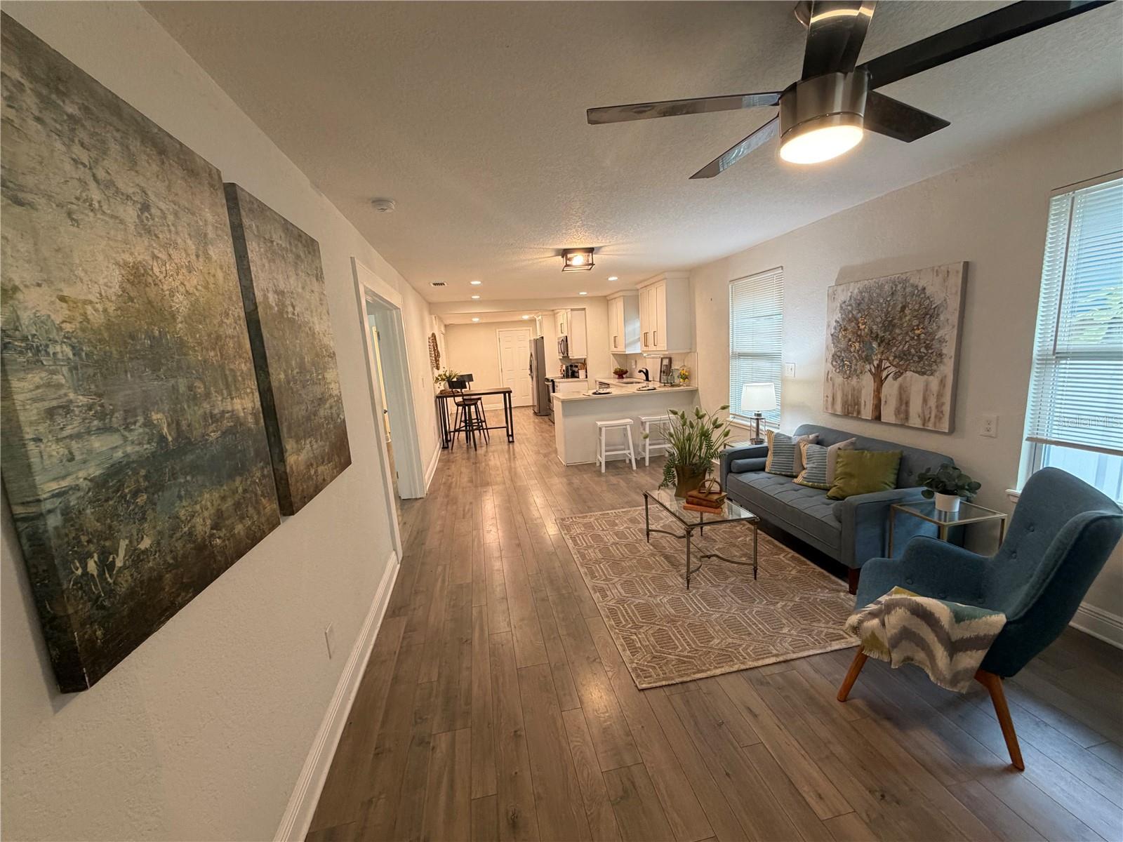 210 E CLUSTER AVE