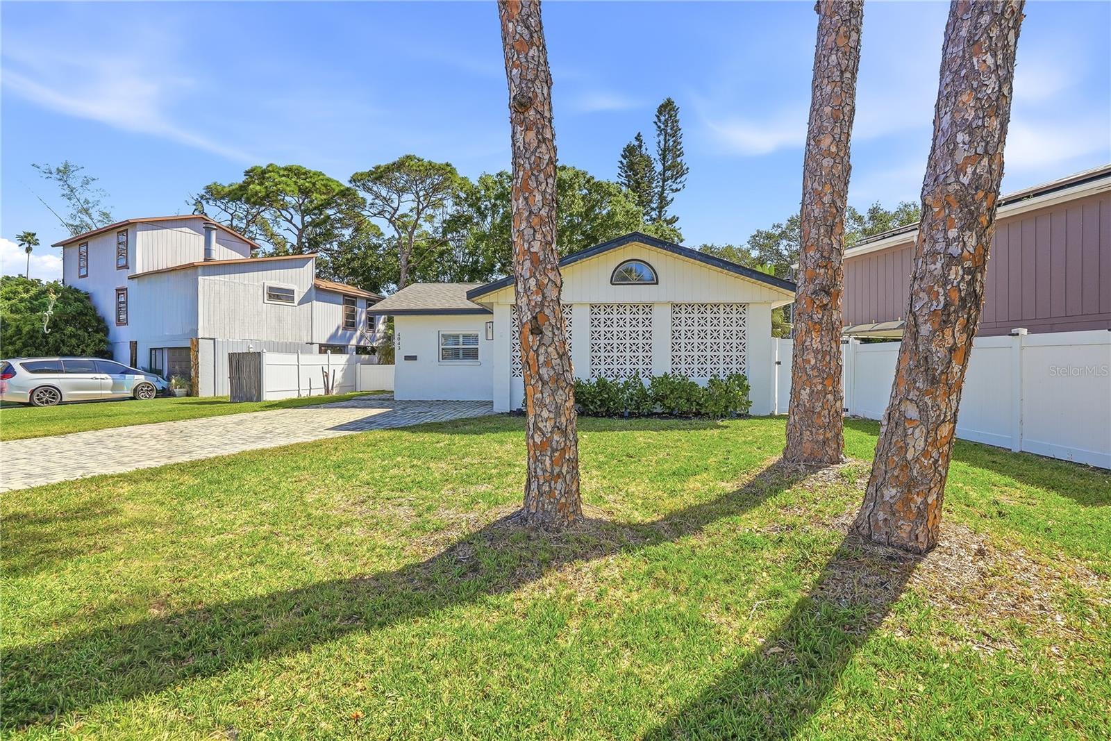 4043 SHORE ACRES BLVD NE