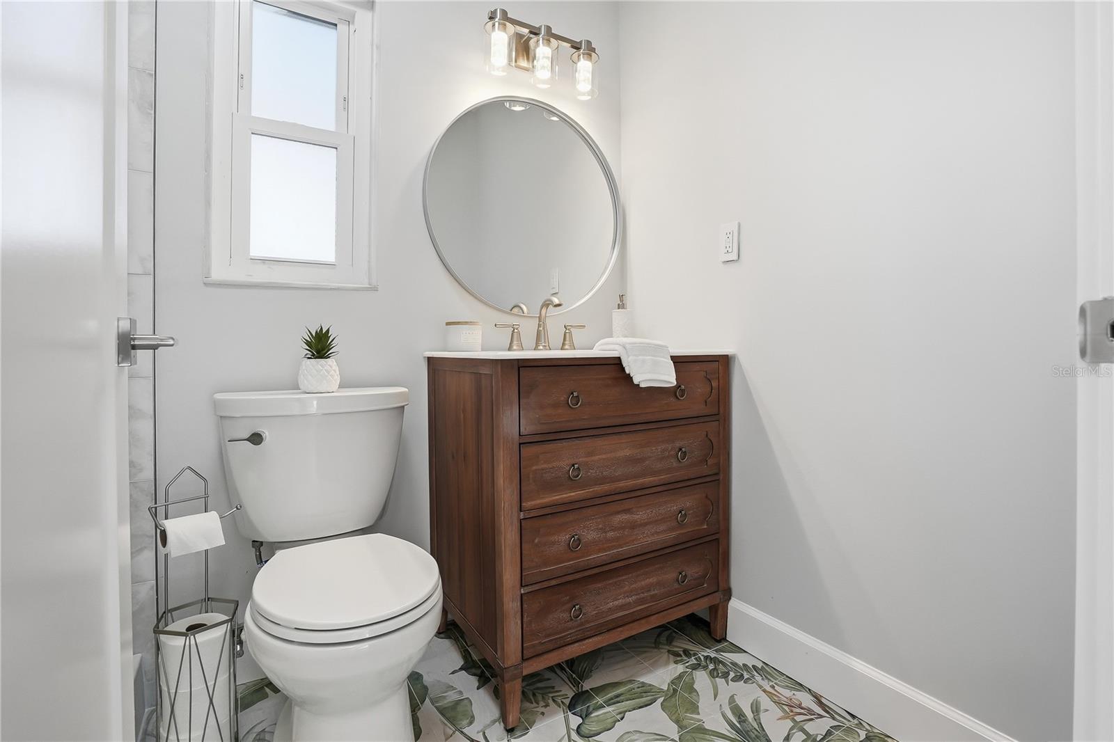 4043 SHORE ACRES BLVD NE