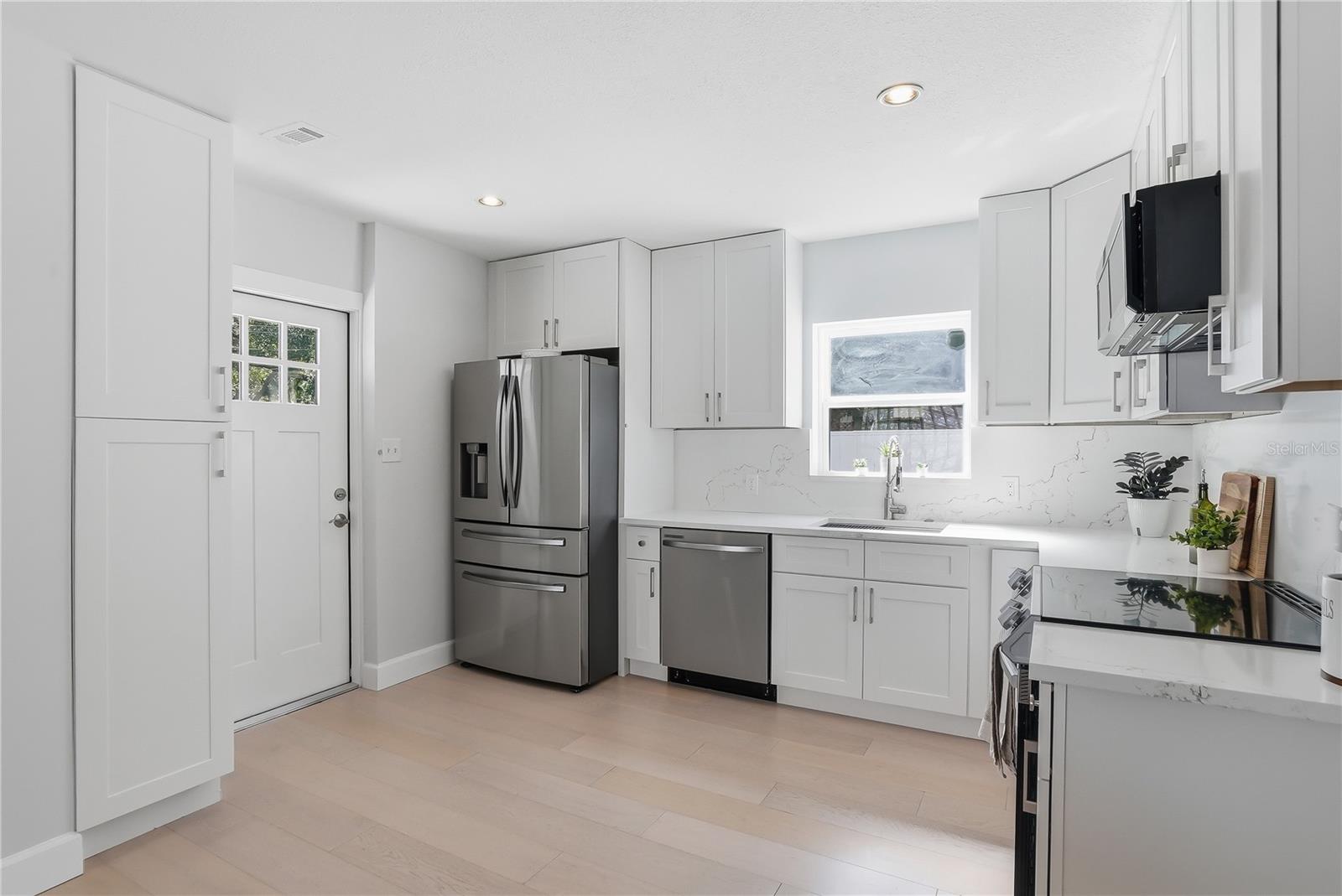 4043 SHORE ACRES BLVD NE