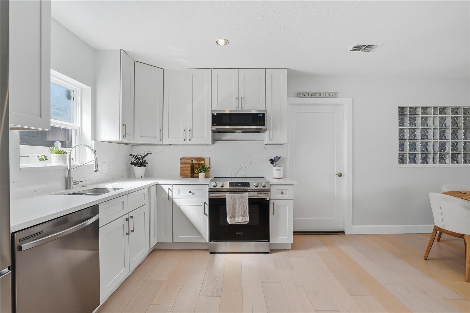 4043 SHORE ACRES BLVD NE