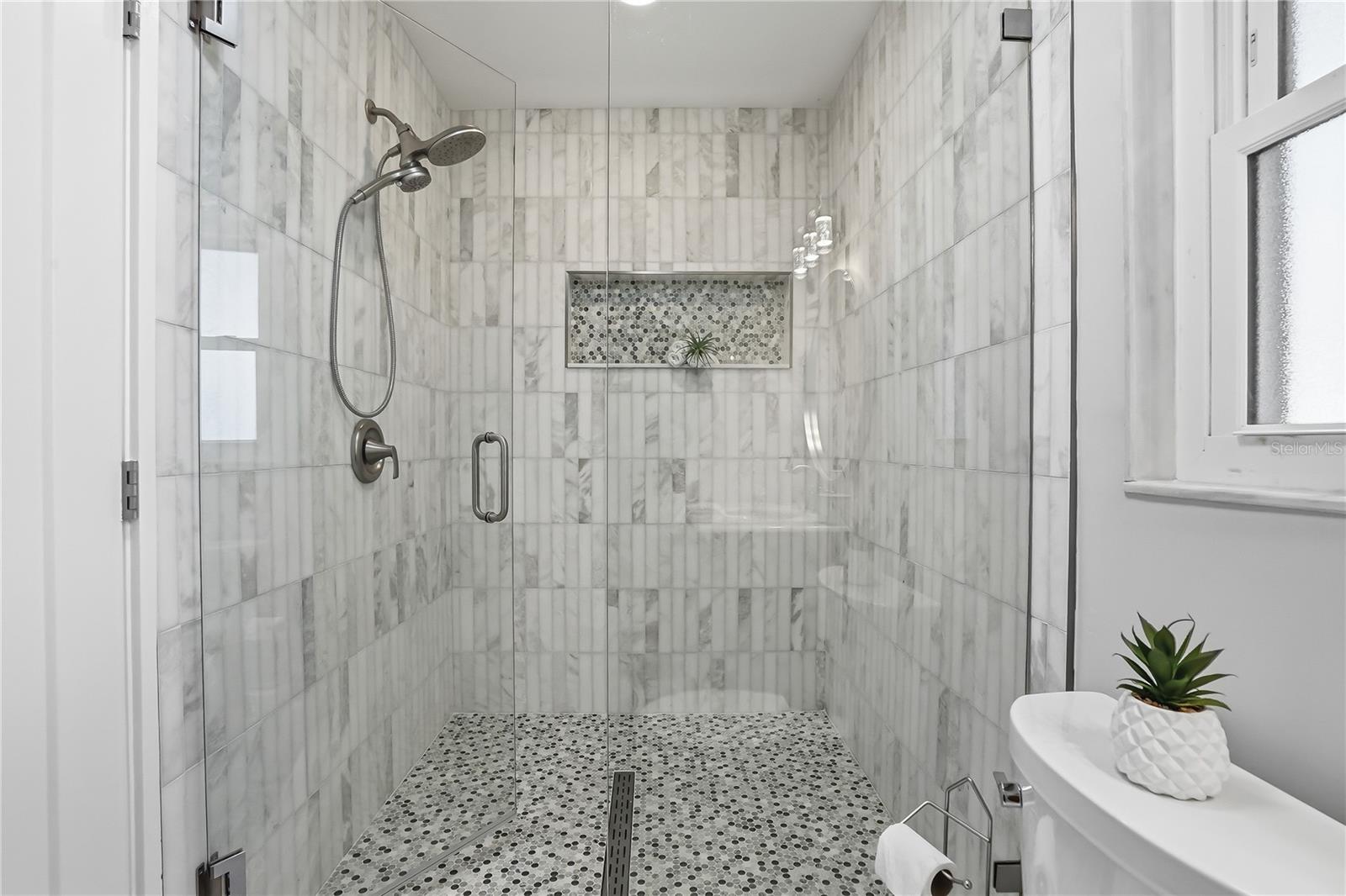 4043 SHORE ACRES BLVD NE