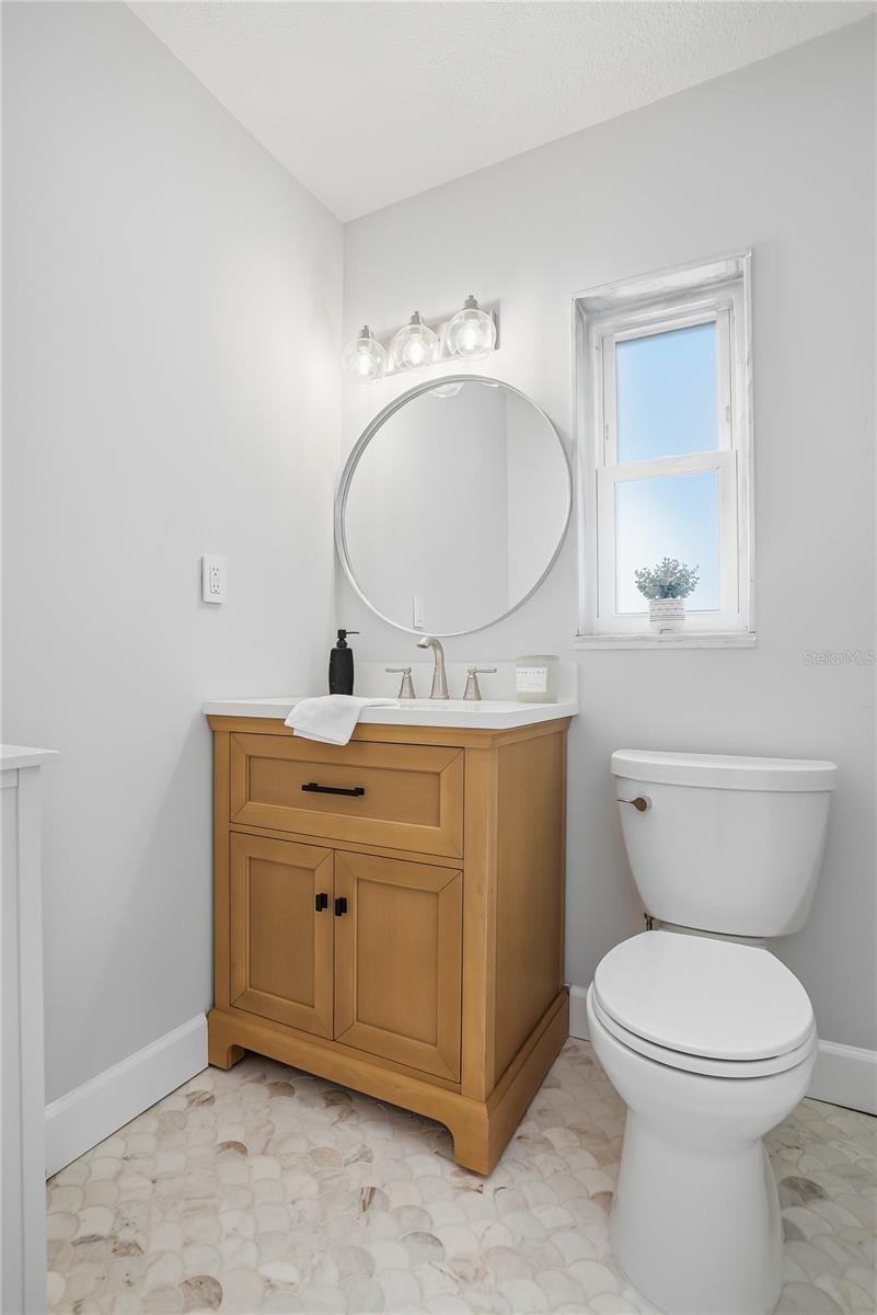 4043 SHORE ACRES BLVD NE