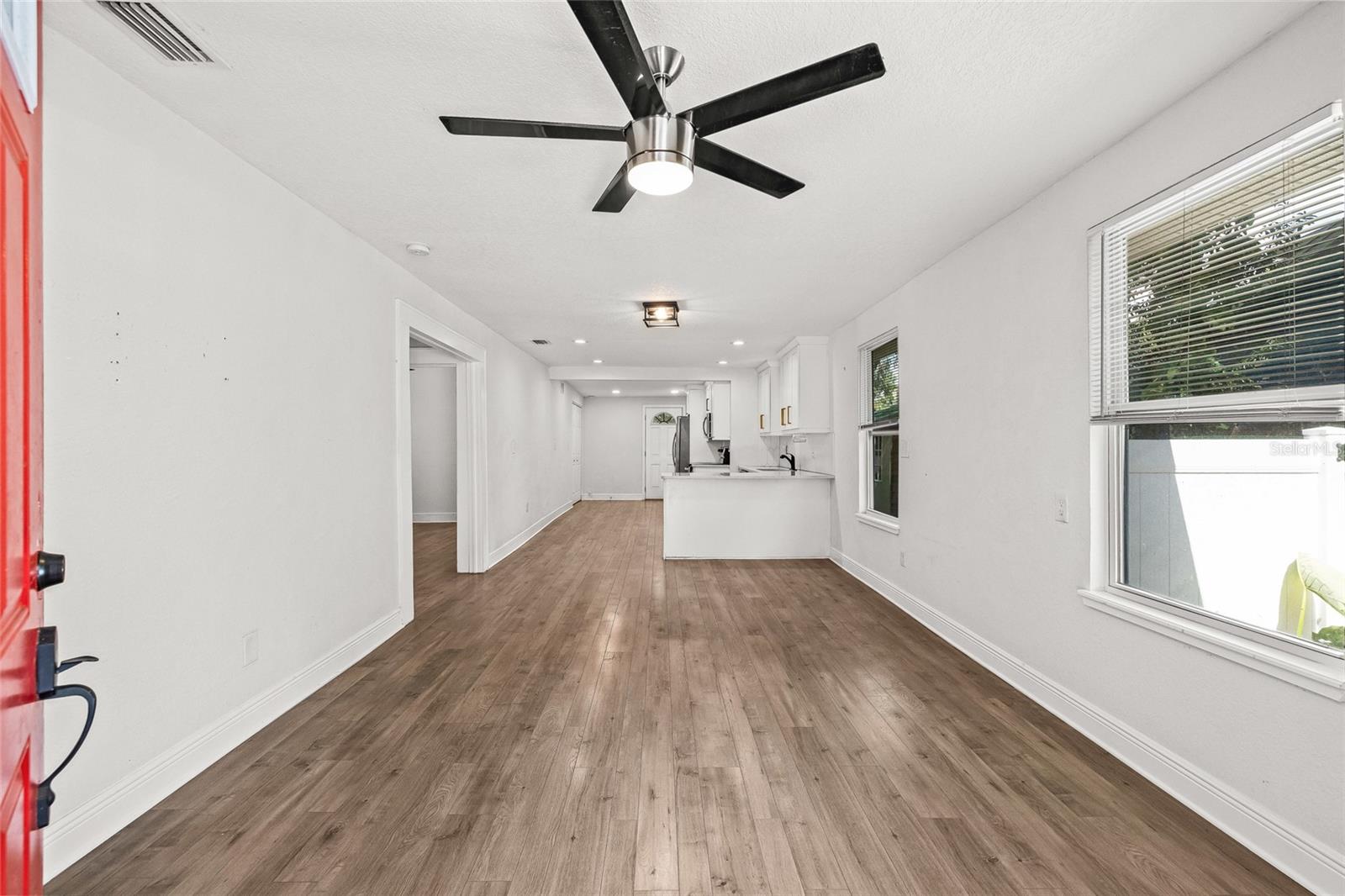 210 E CLUSTER AVE