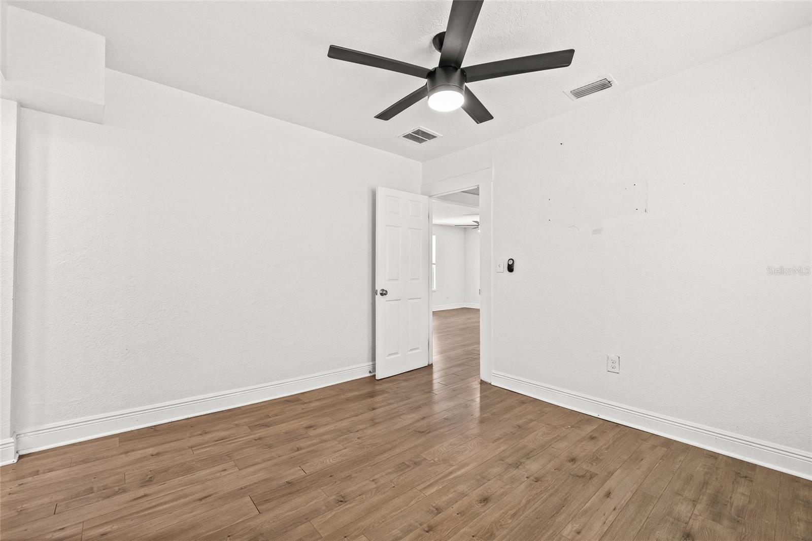 210 E CLUSTER AVE