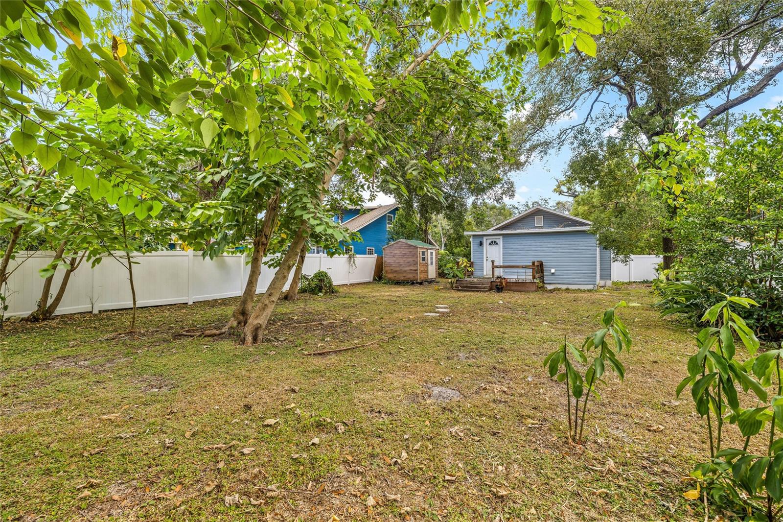 210 E CLUSTER AVE