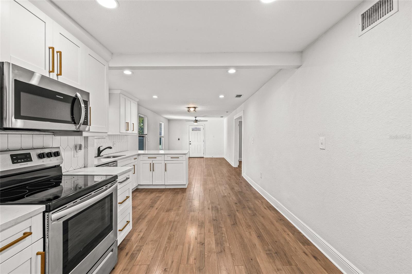 210 E CLUSTER AVE