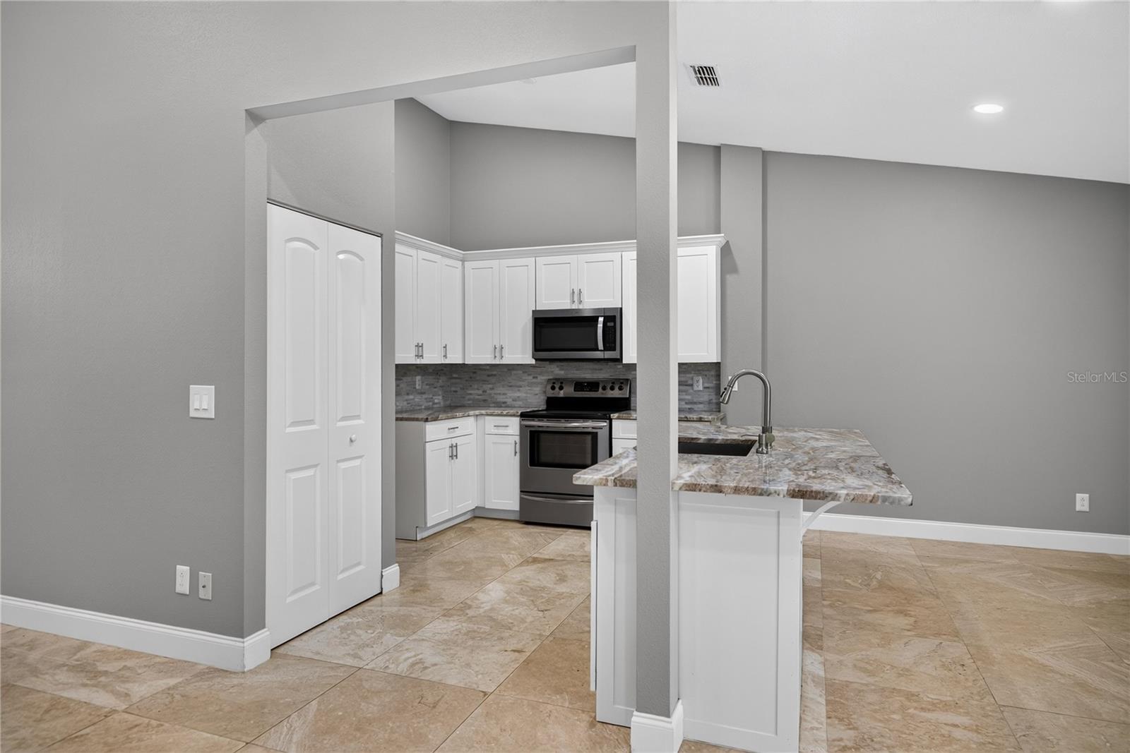 4004 SHORESIDE CIR