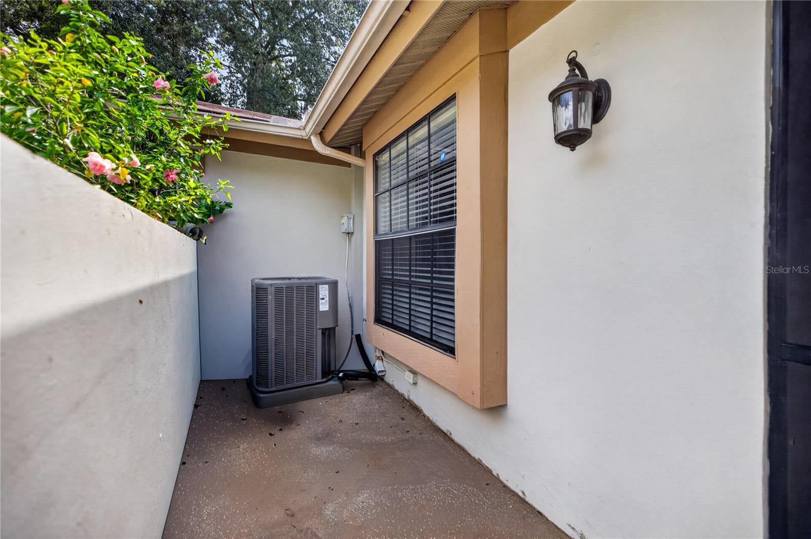 4004 SHORESIDE CIR