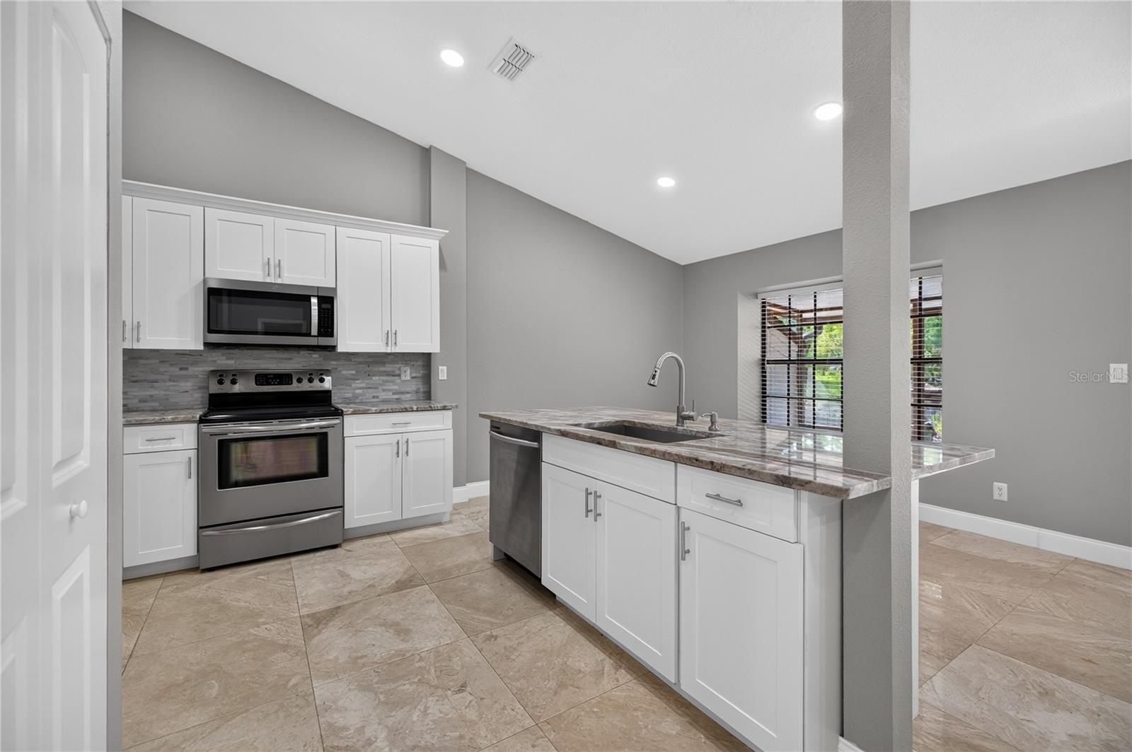 4004 SHORESIDE CIR