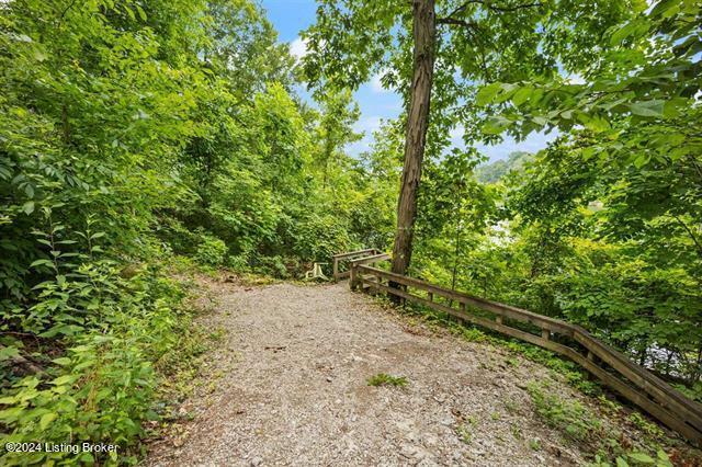 509 Lakeshore Dr