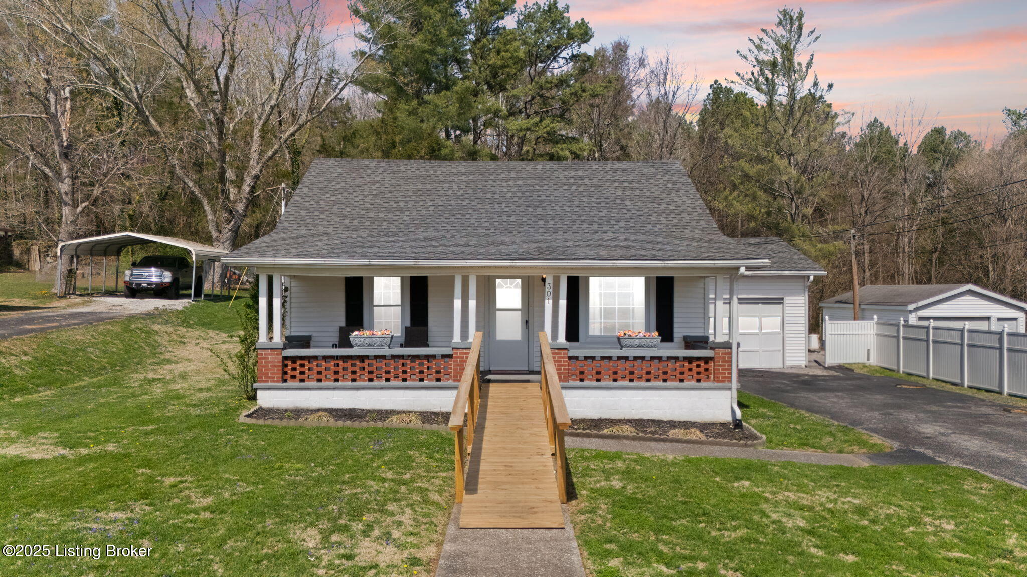 301 Vincent St