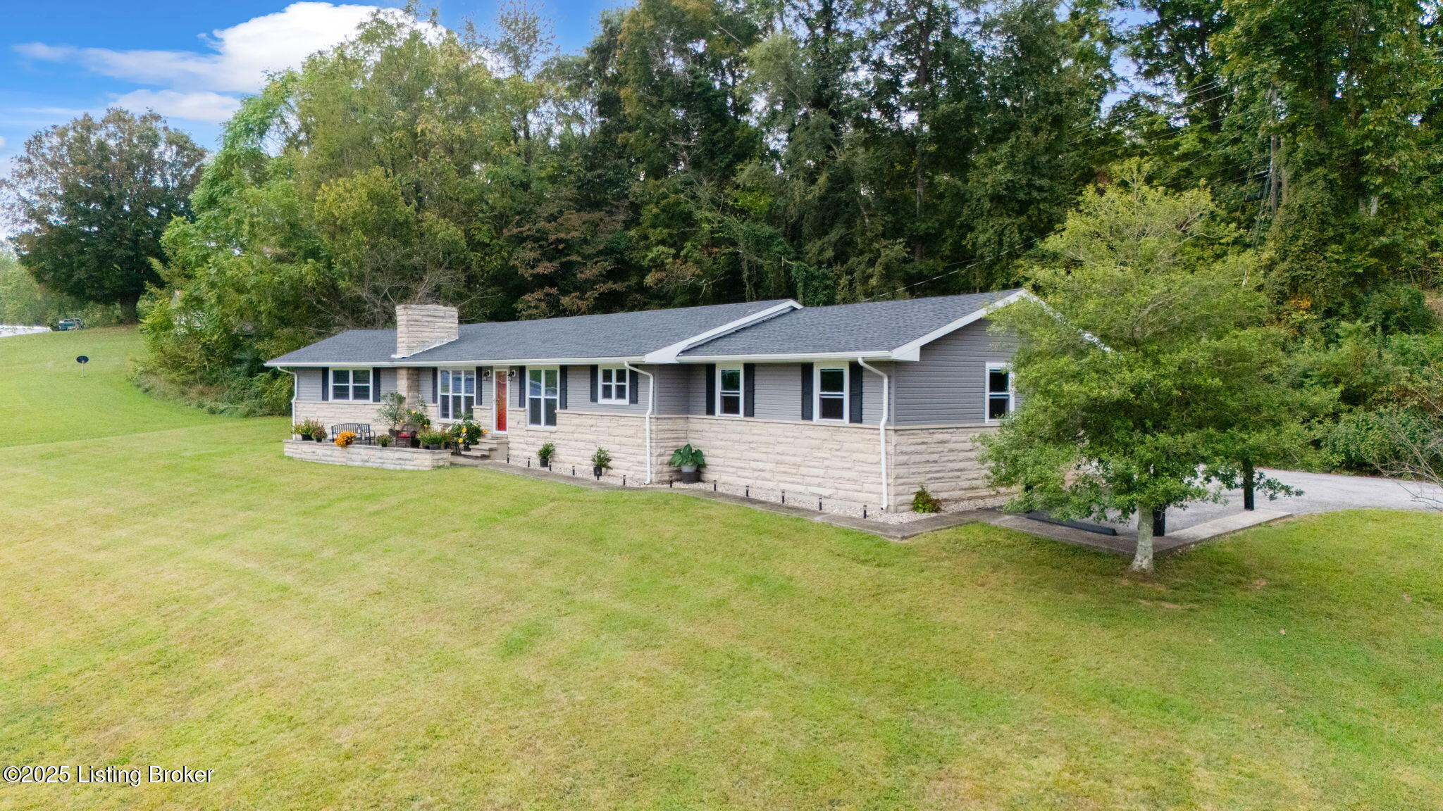 1275 S Main St