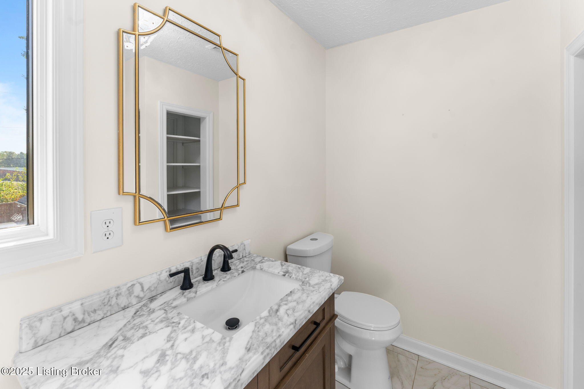 2908 Carriage Hill Dr