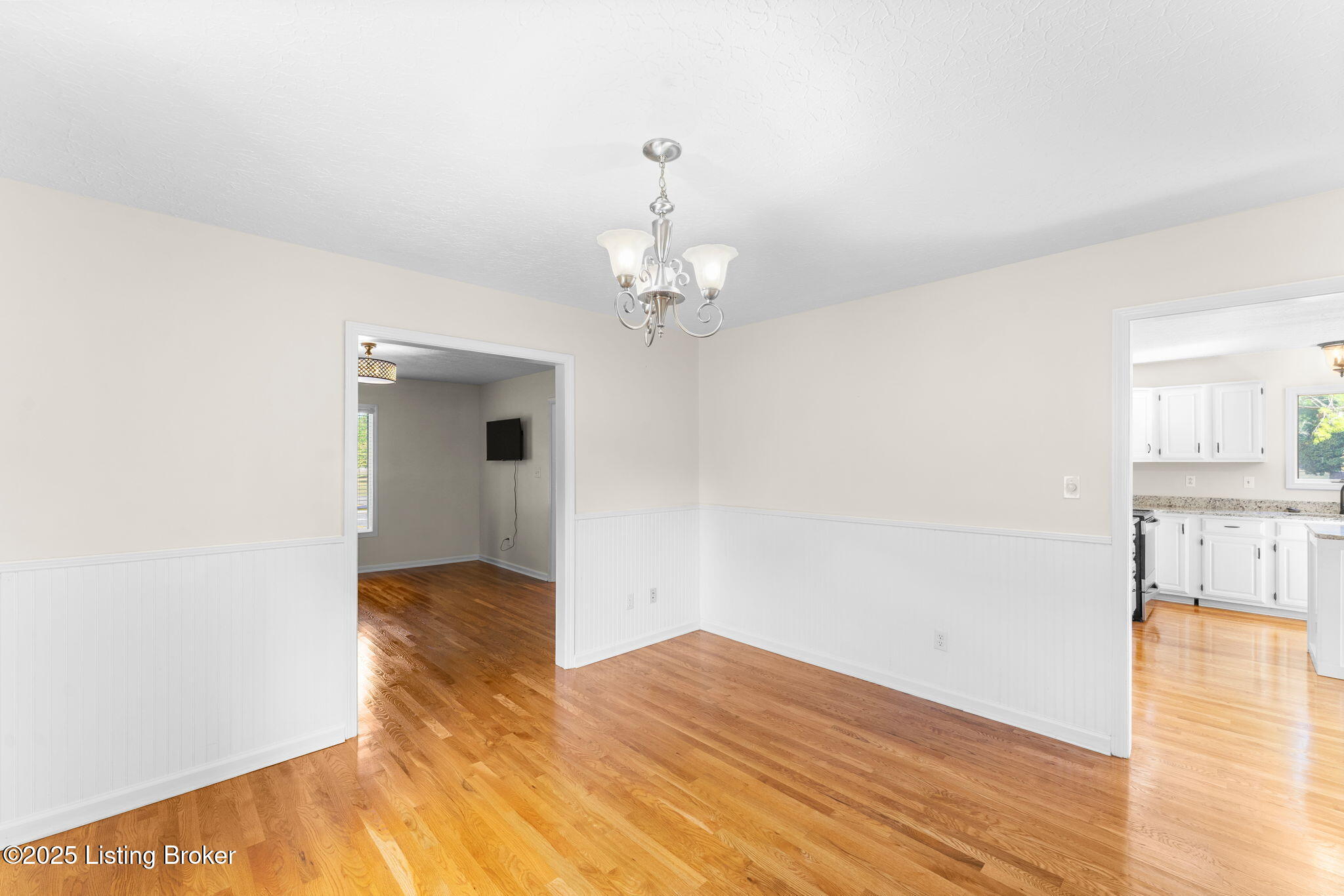 2908 Carriage Hill Dr