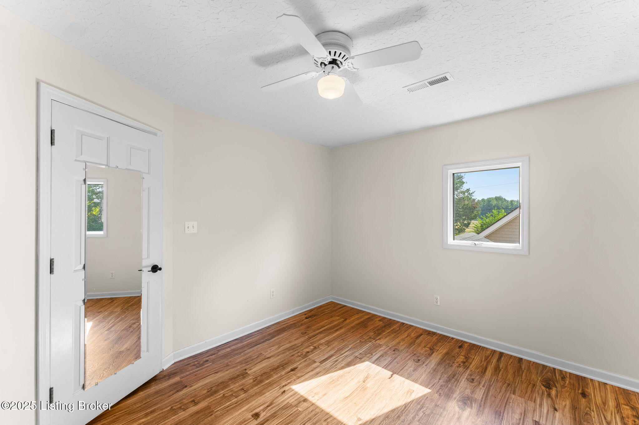2908 Carriage Hill Dr