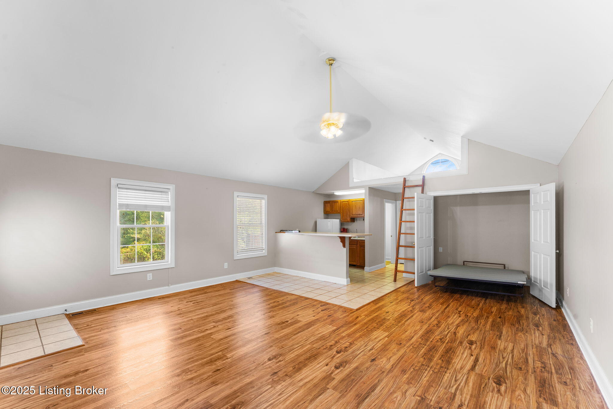 2908 Carriage Hill Dr