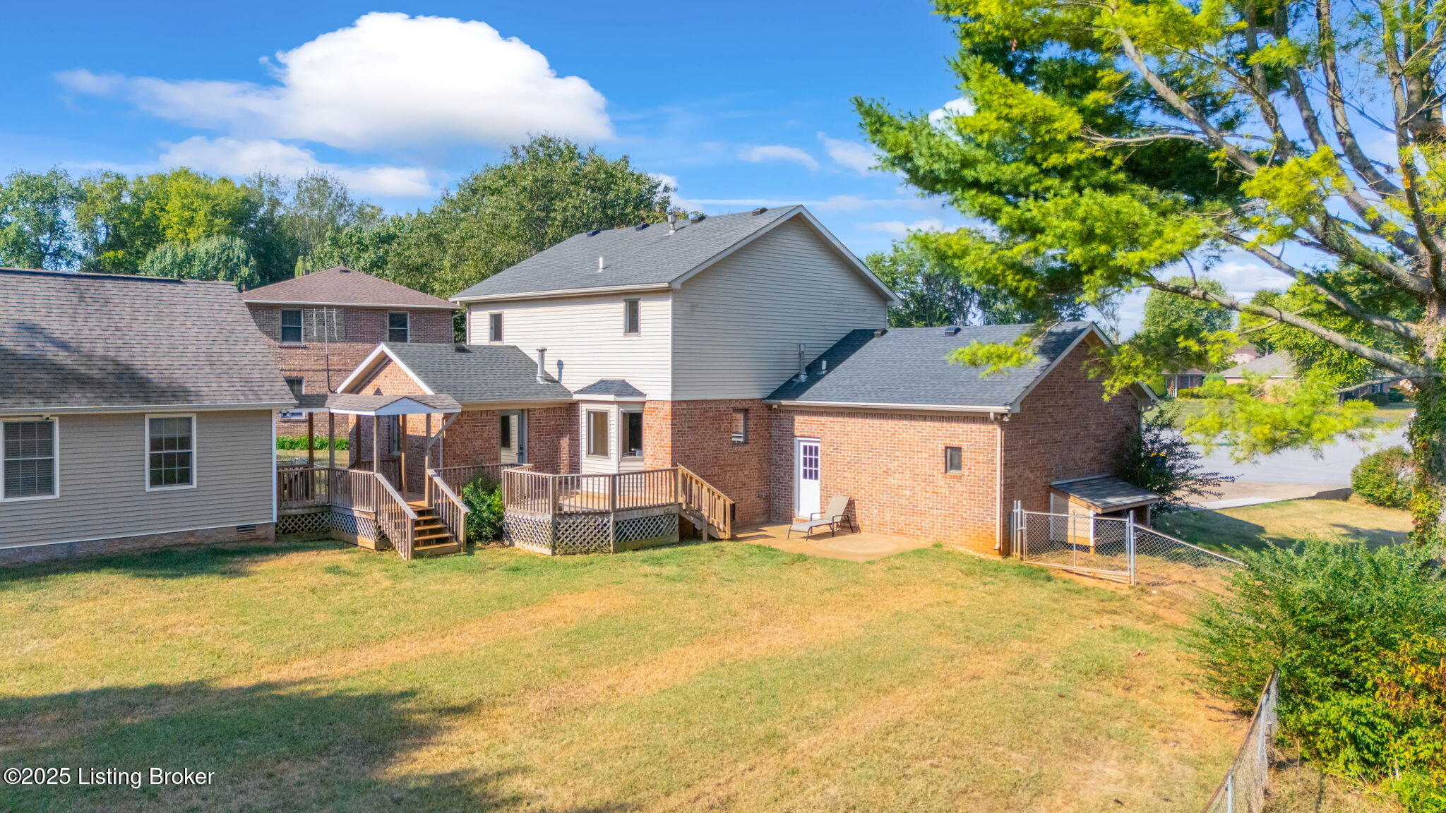 2908 Carriage Hill Dr