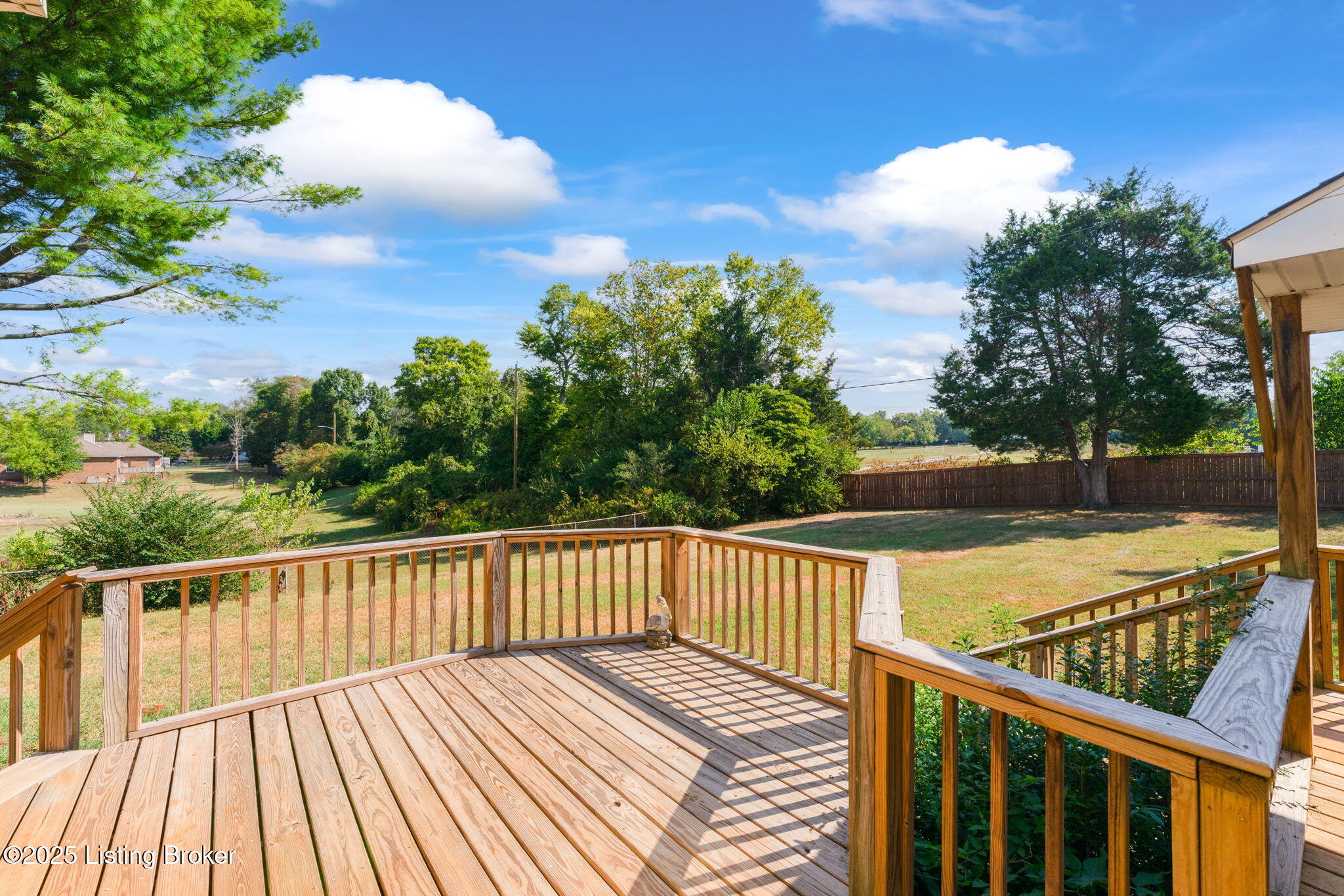 2908 Carriage Hill Dr