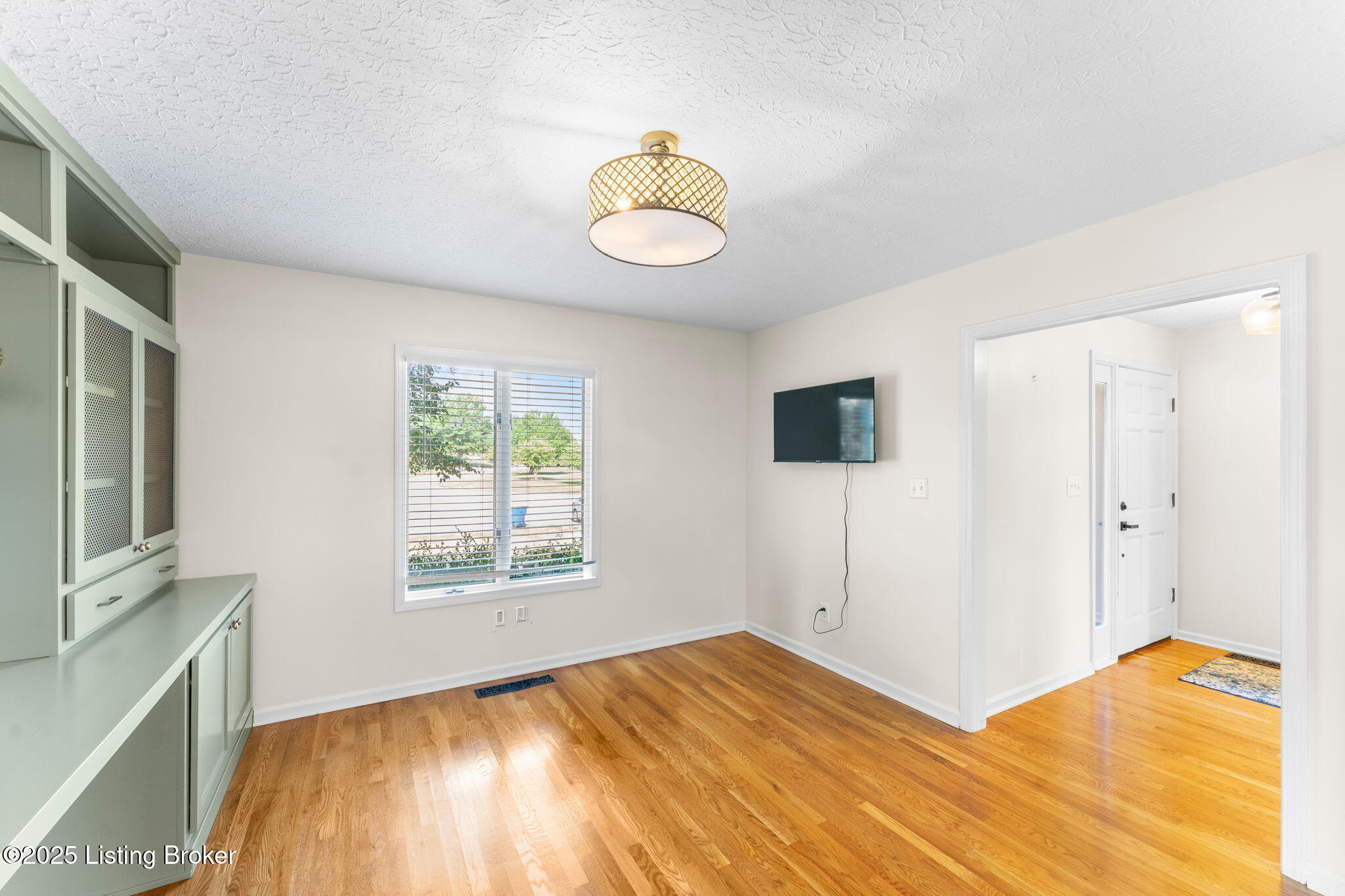 2908 Carriage Hill Dr