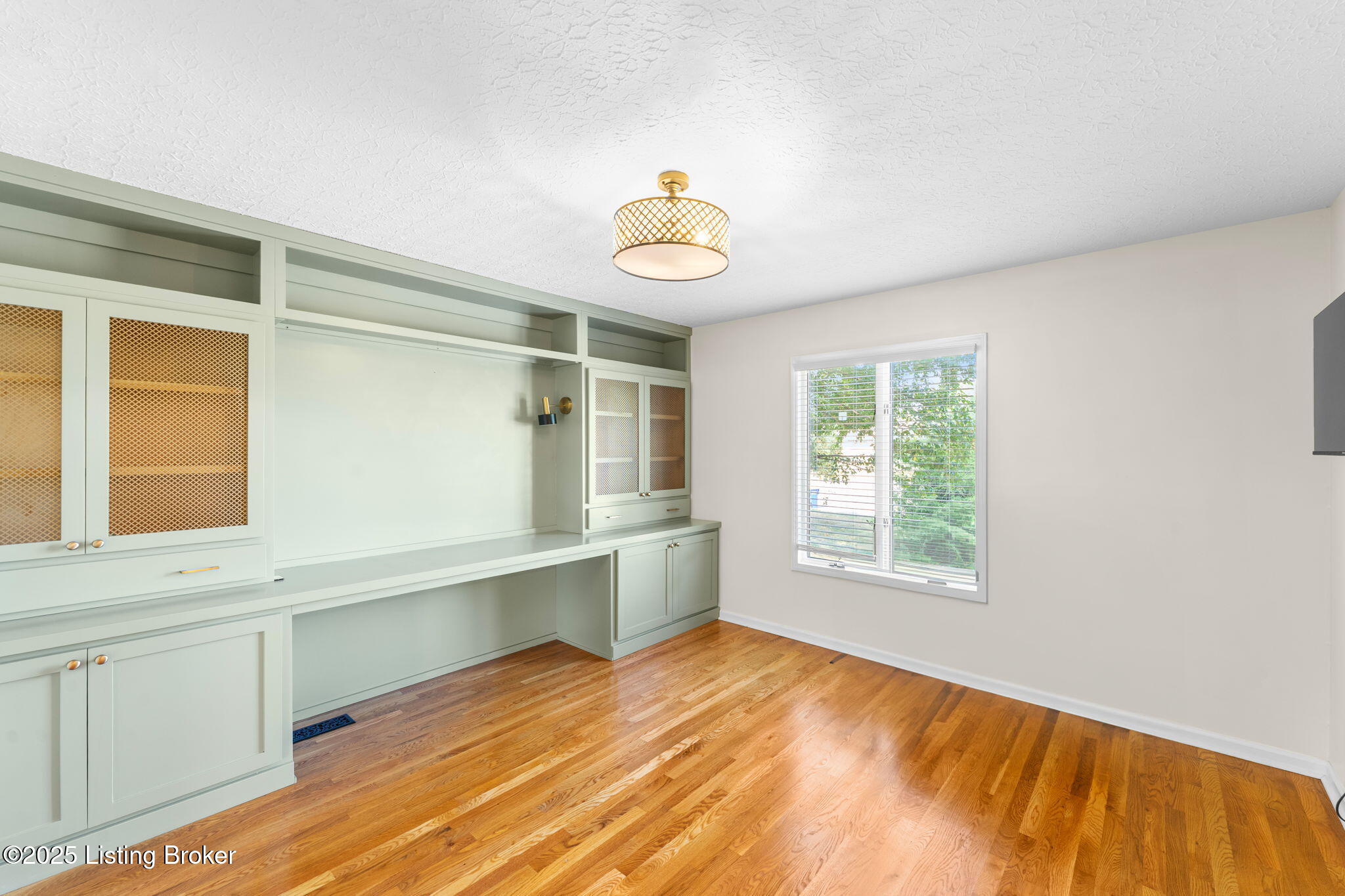 2908 Carriage Hill Dr