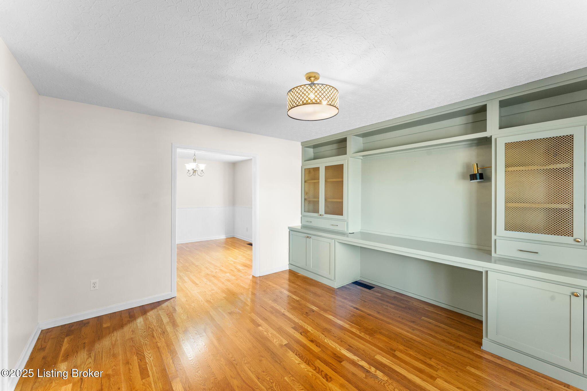 2908 Carriage Hill Dr