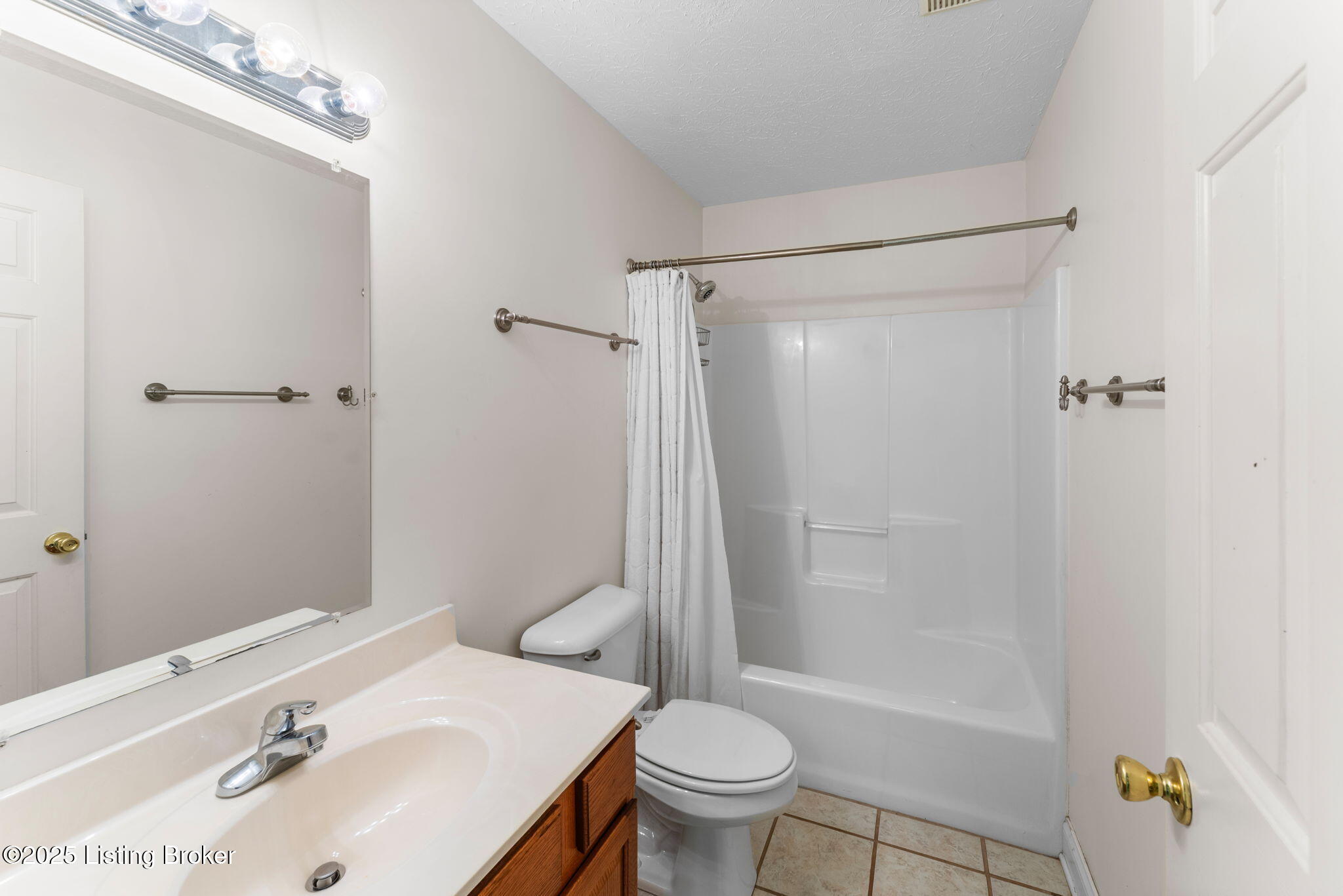 2908 Carriage Hill Dr