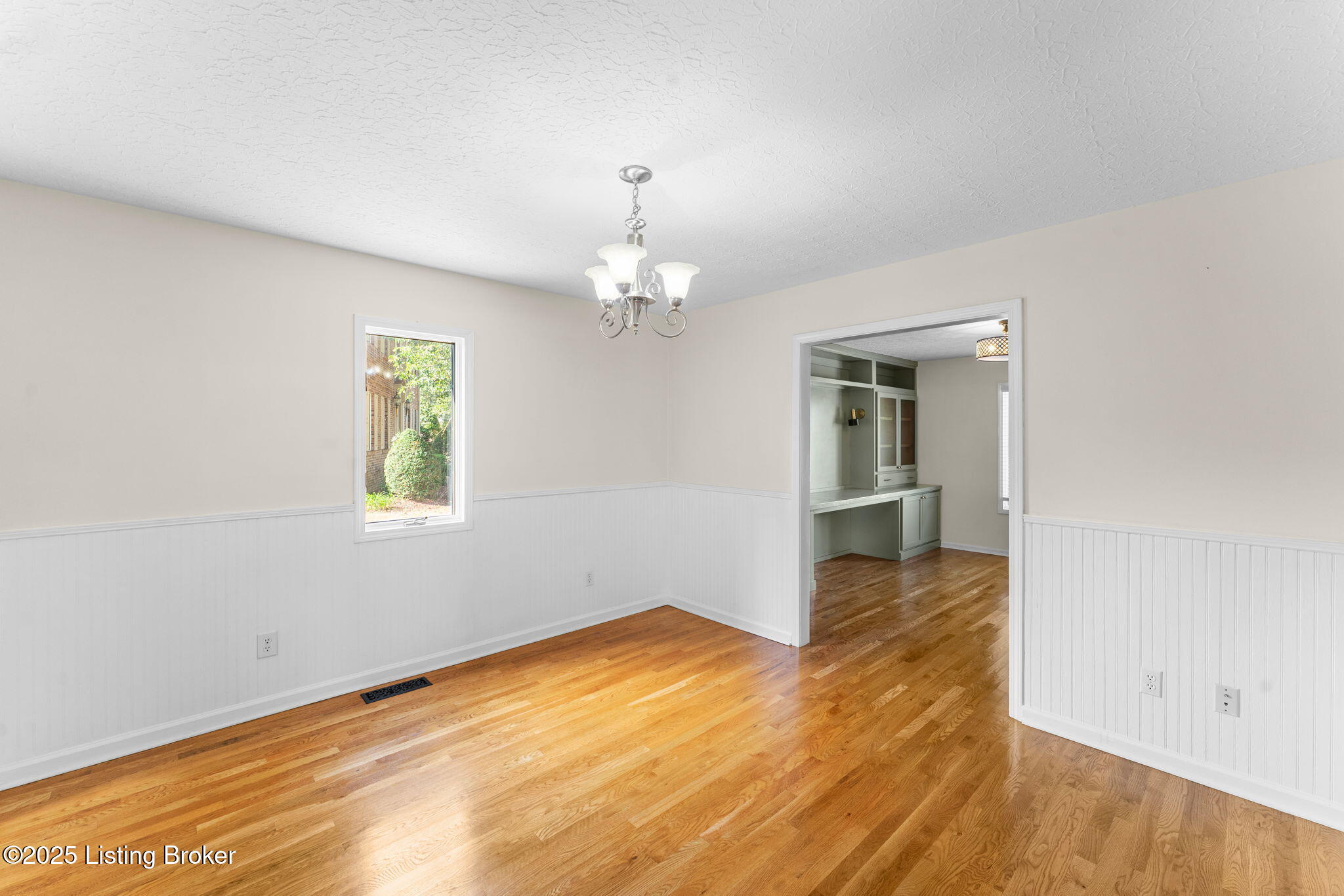 2908 Carriage Hill Dr