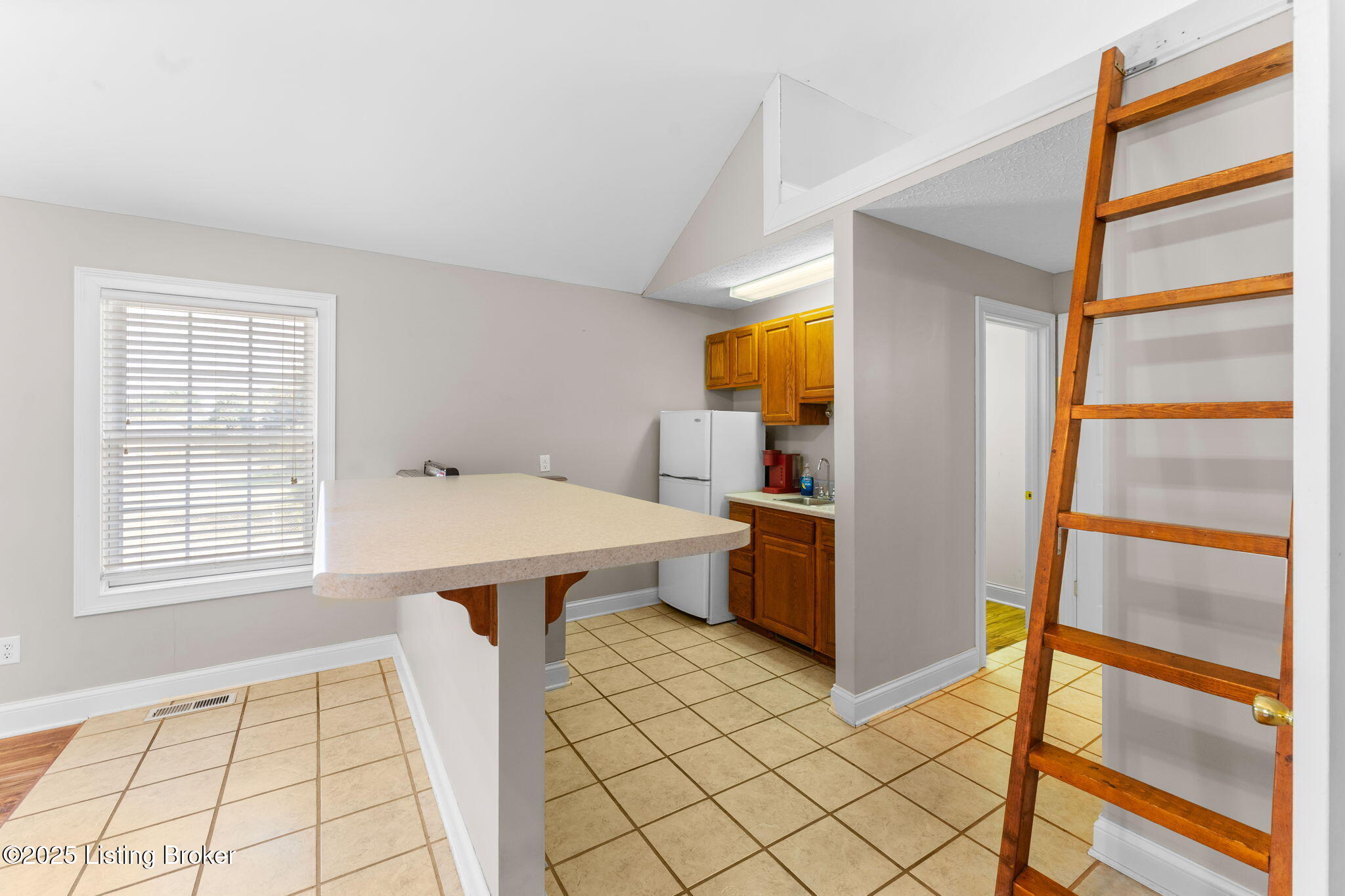 2908 Carriage Hill Dr