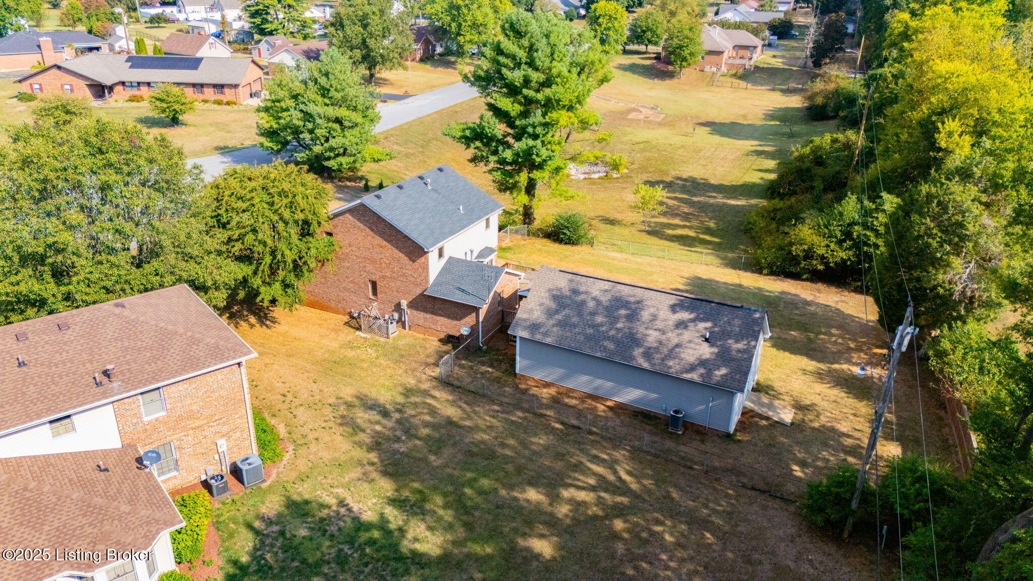 2908 Carriage Hill Dr