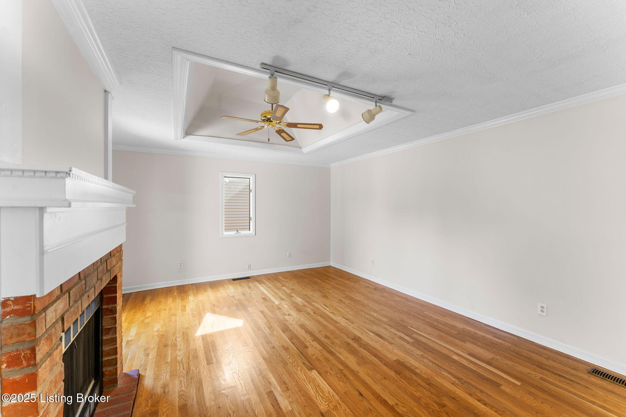 2908 Carriage Hill Dr
