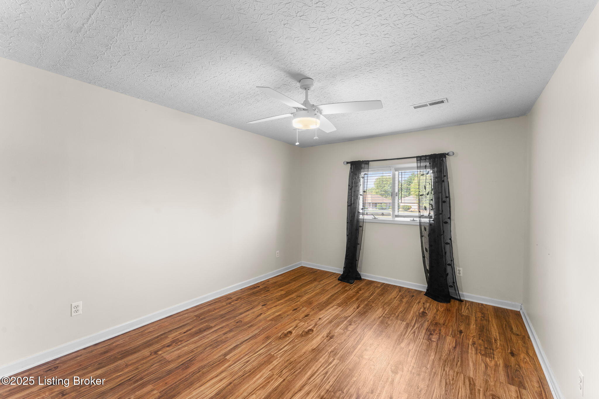 2908 Carriage Hill Dr