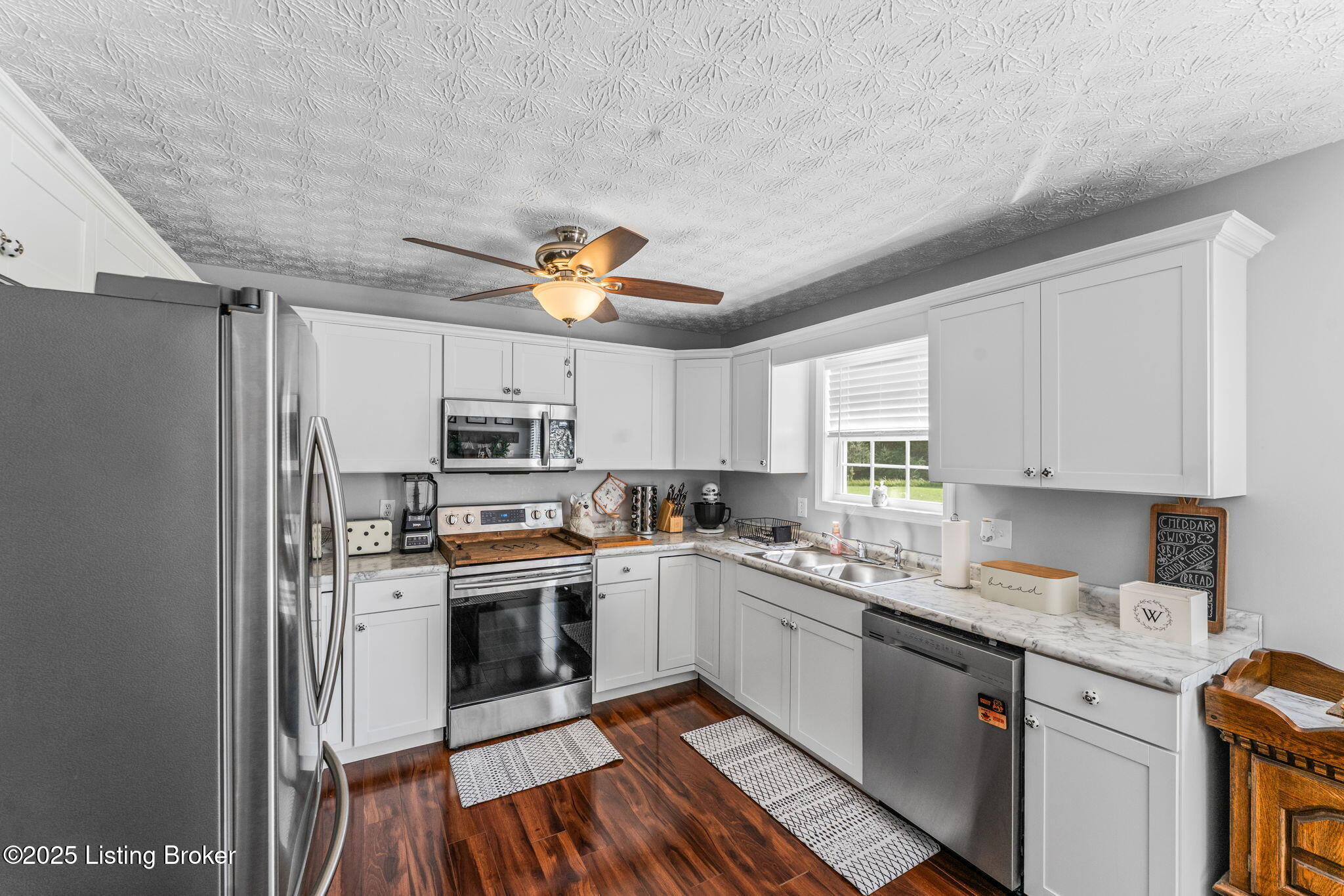 60 Gateway Ct