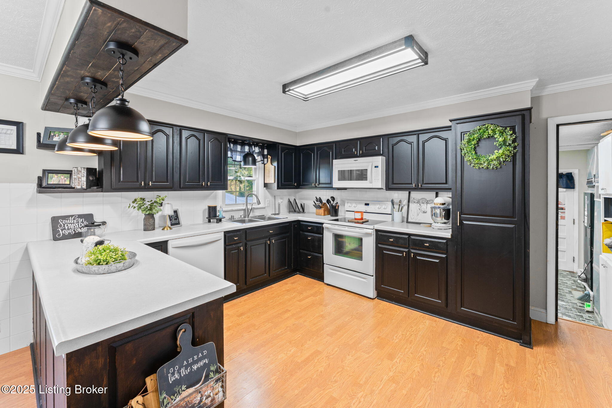 94 Carnation Ln