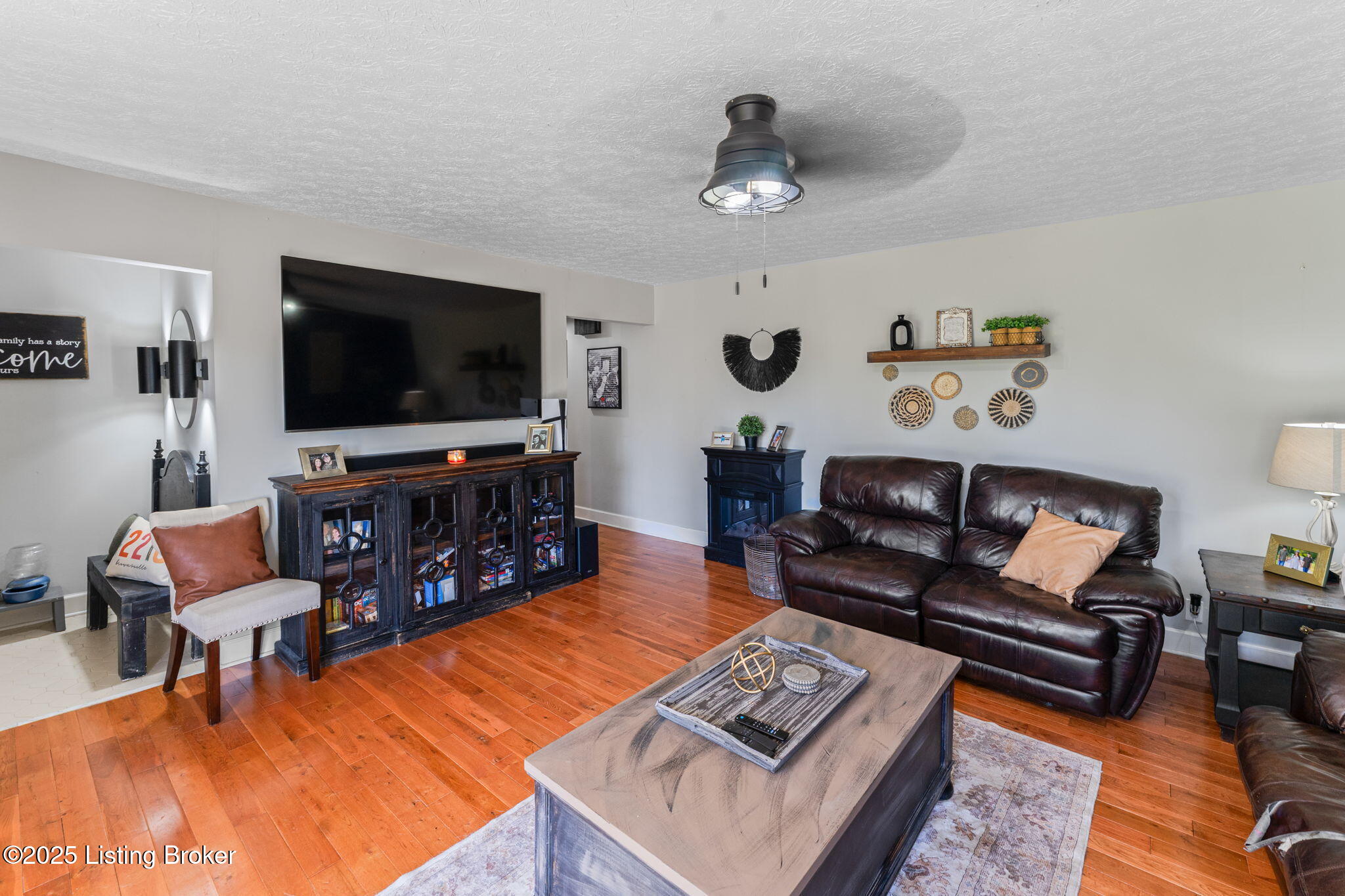 94 Carnation Ln