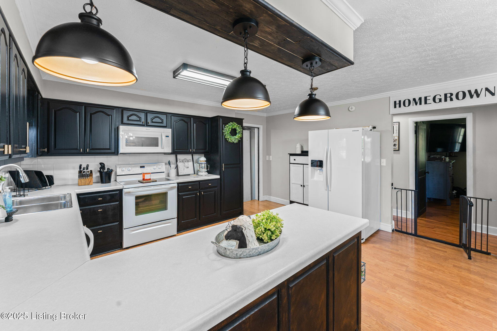 94 Carnation Ln
