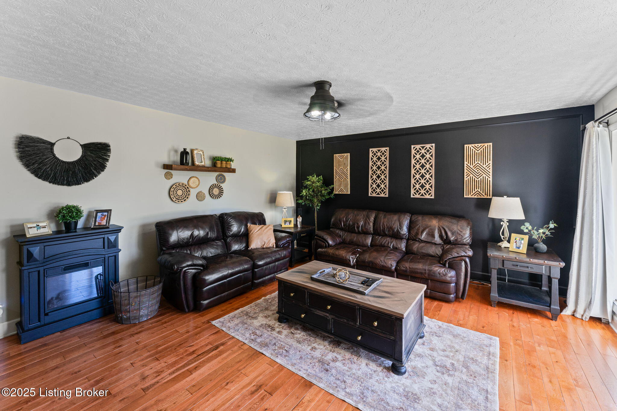 94 Carnation Ln