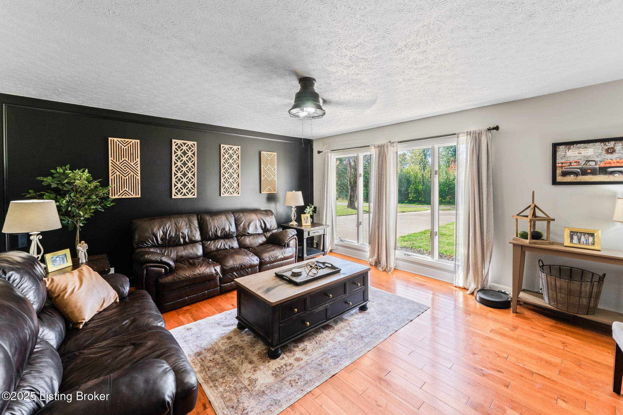 94 Carnation Ln