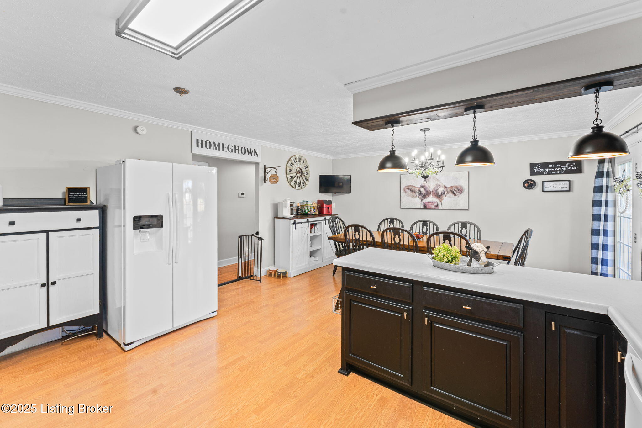 94 Carnation Ln