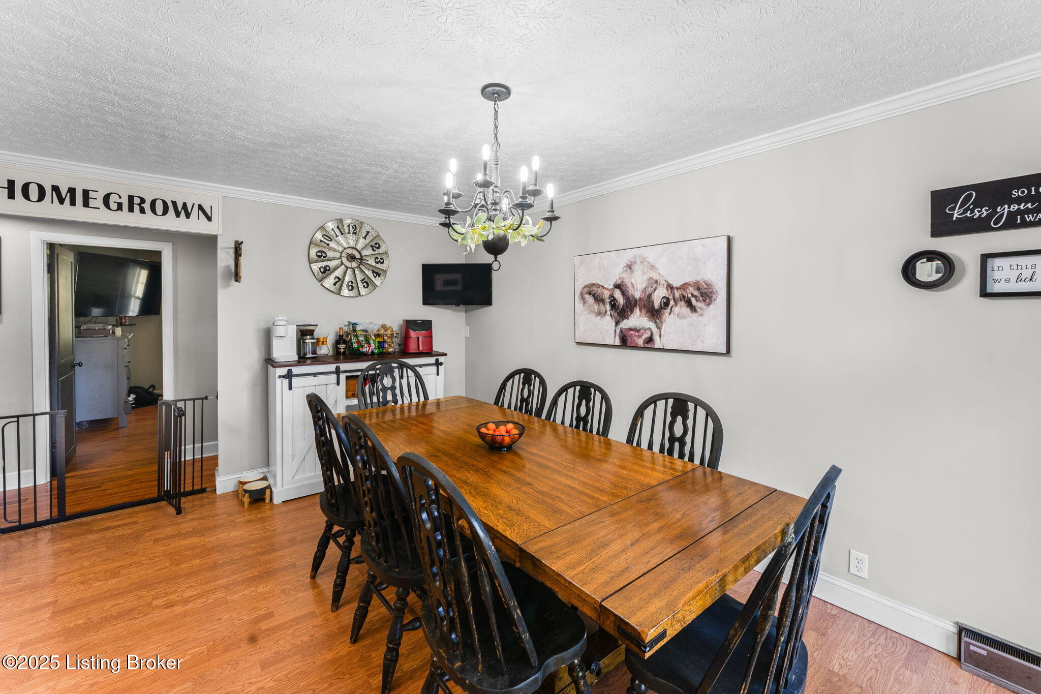 94 Carnation Ln