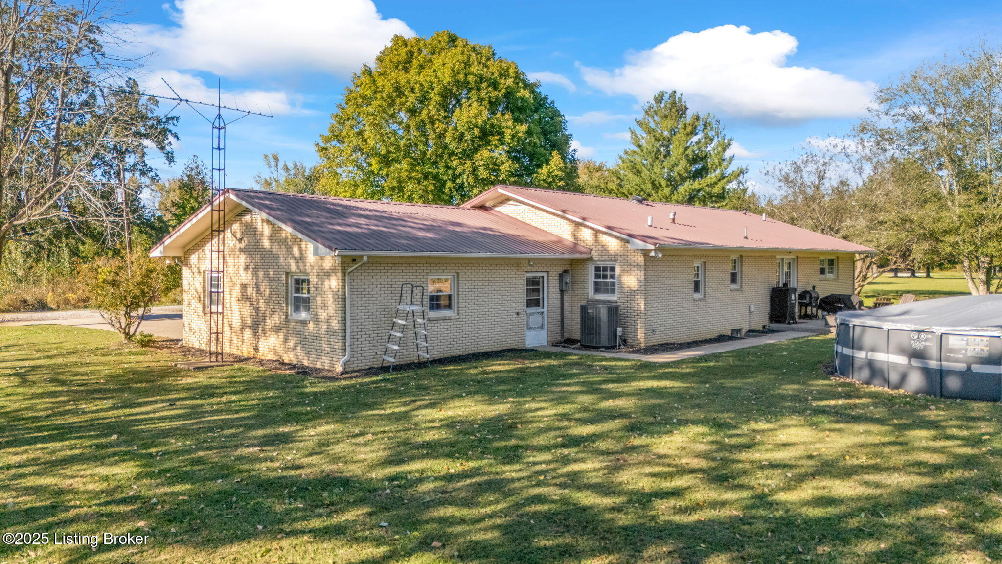 94 Carnation Ln