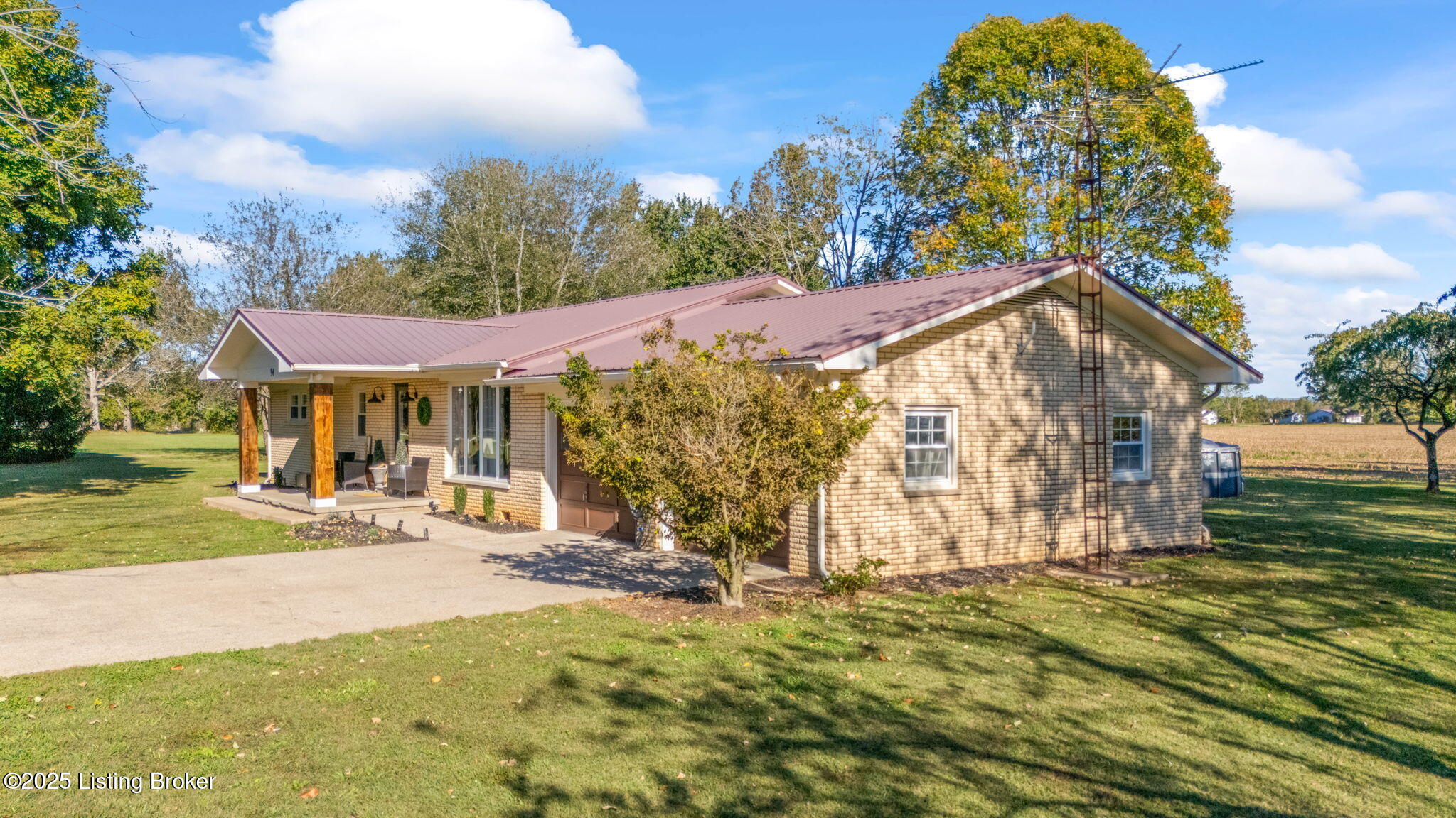 94 Carnation Ln