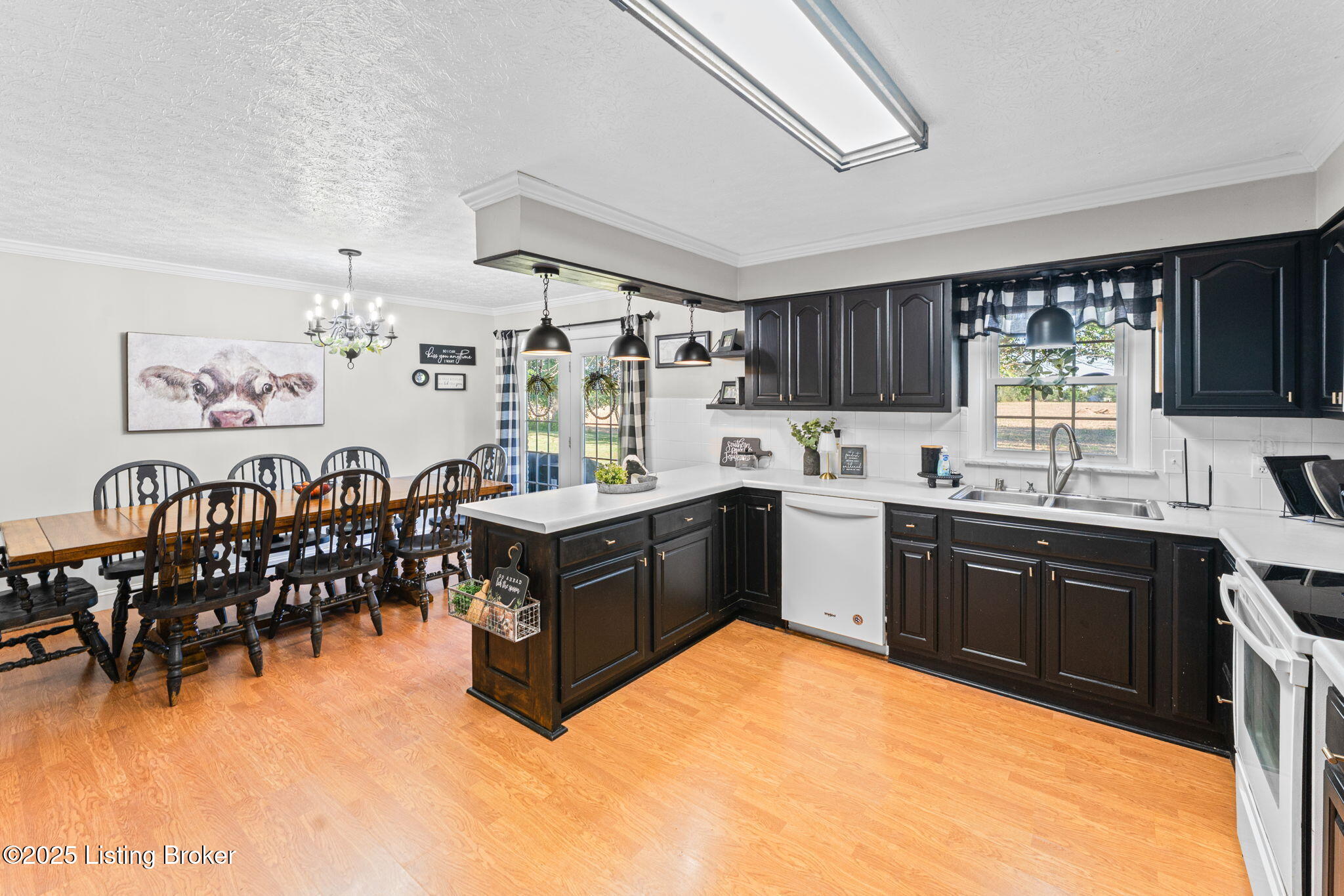 94 Carnation Ln